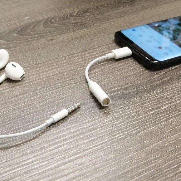 onn. USB-C to 3.5mm AUX Adapter White Cable - NEW in Box - Picture 4 of 4